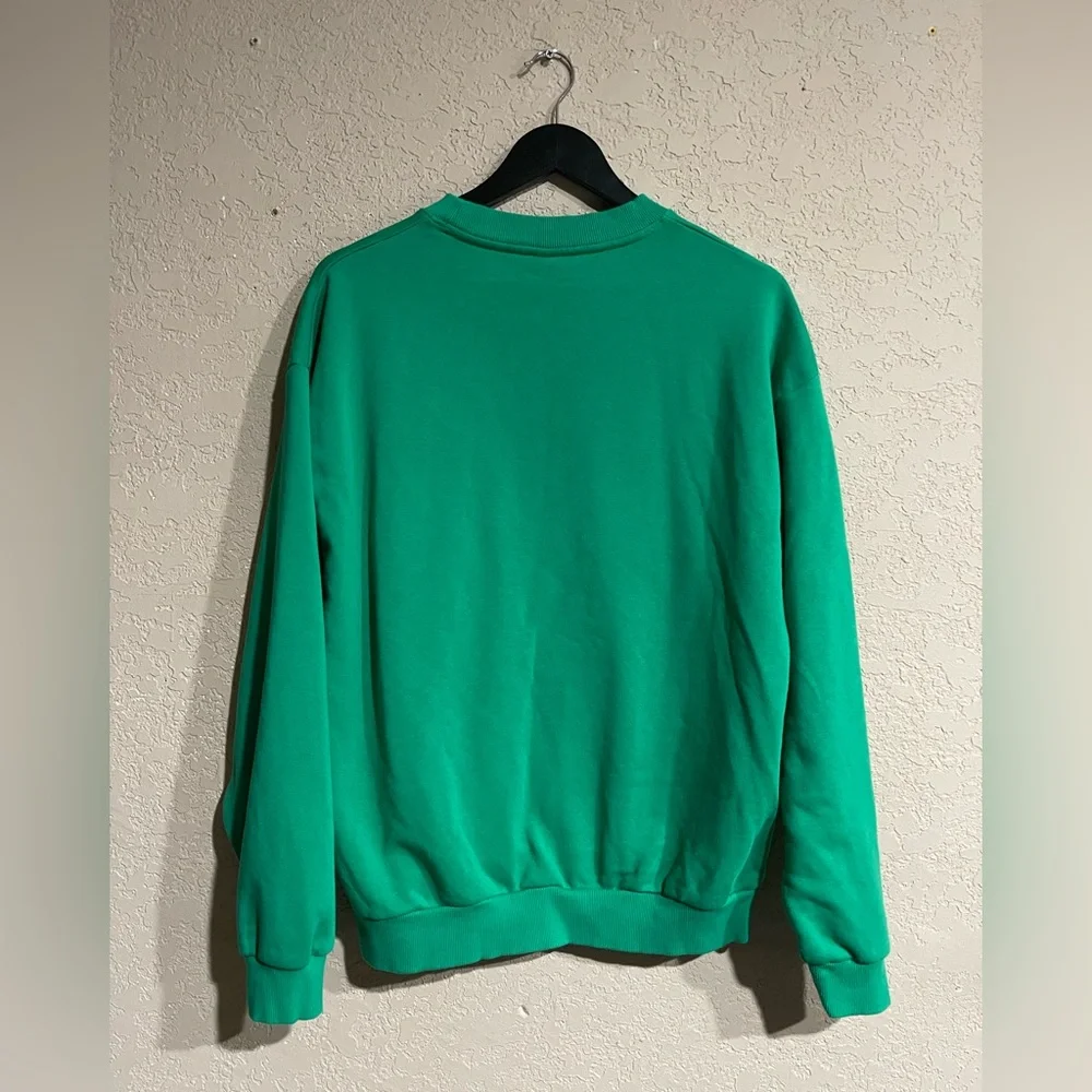 Alo Yoga | Accolade Crewneck In Spruce Green - Picture 5 of 5
